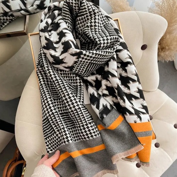 Accessories - Woman’s Scarf